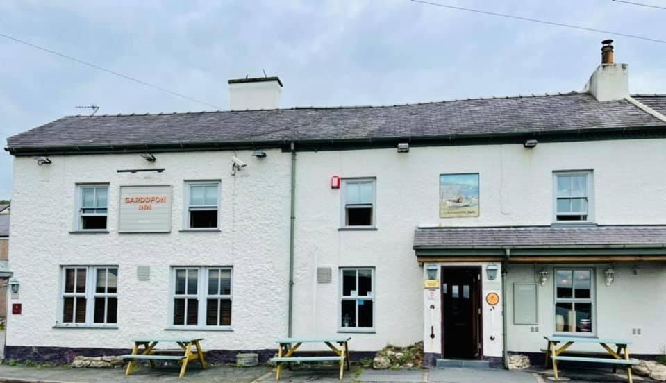 Garddfon Inn Y Felinheli Экстерьер фото